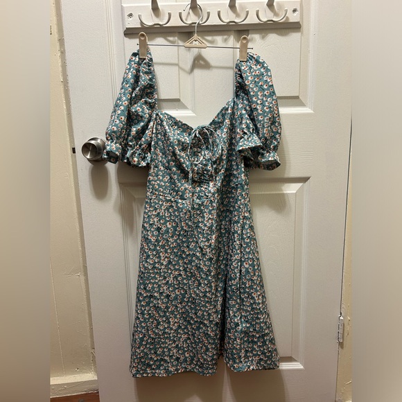 Women's Floral Puff Short Sleeve Ruched A Line Dress V Neck Ruffle Mini Dress - Picture 6 of 9